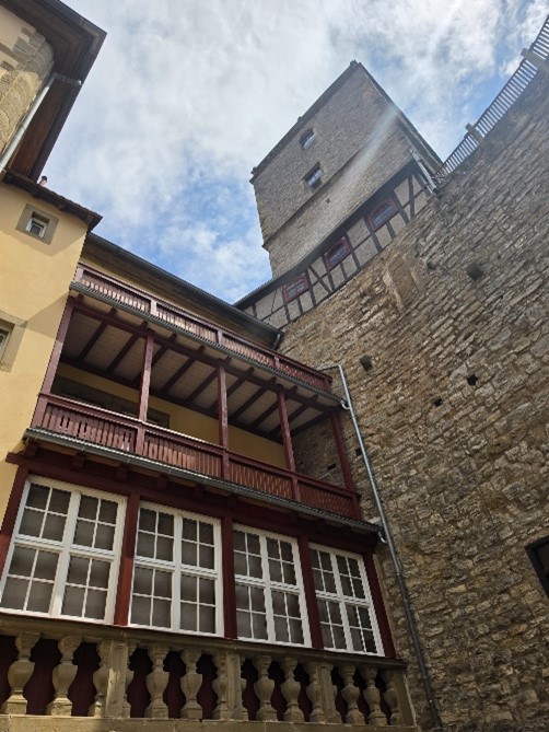 Seitenansicht der Burg Guttenberg